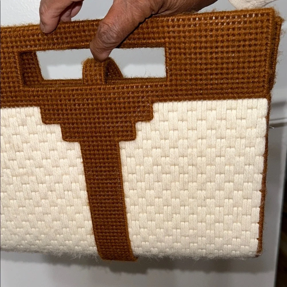 Elegant Two-Tone Woven Clutch - Picture 5 of 5